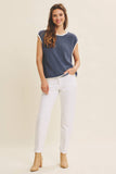 CONTRAST ROLLED EDGE KNITTED SWEATER VEST WITH ROUND NECK: NILE BLUE / S