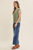 CONTRAST ROLLED EDGE KNITTED SWEATER VEST WITH ROUND NECK: NILE BLUE / L